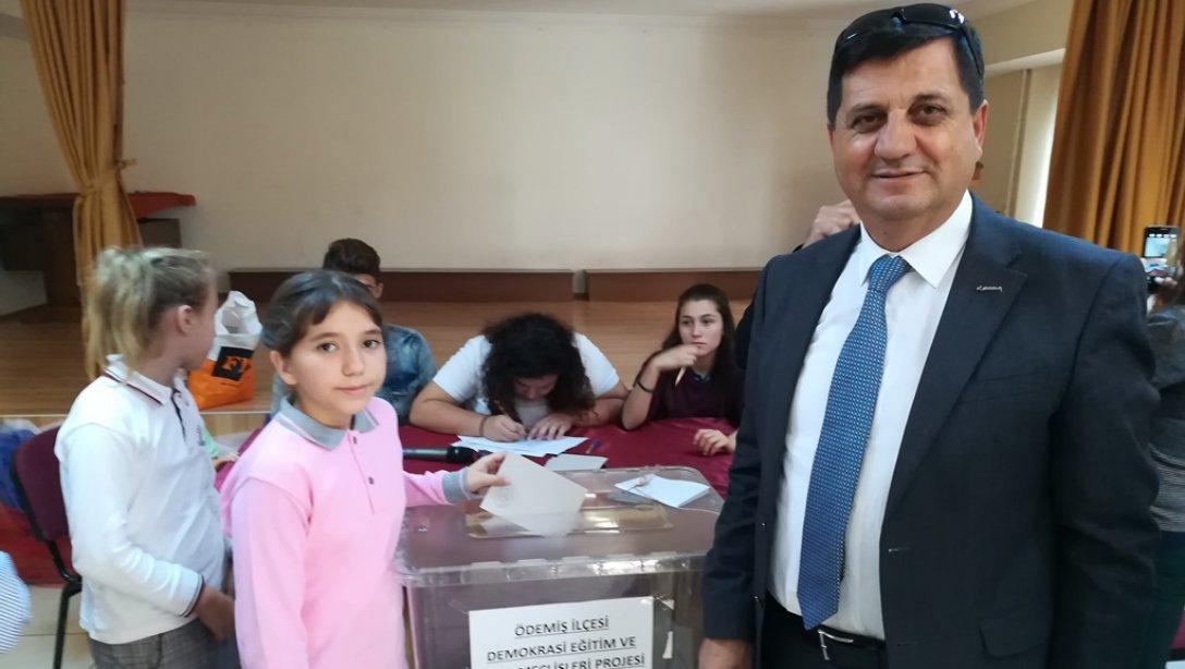 Demokrasi Eğitimi ve Okul Meclisleri Projesi Öğrenci Temsilcisi Seçimleri Gerçekleştirildi
