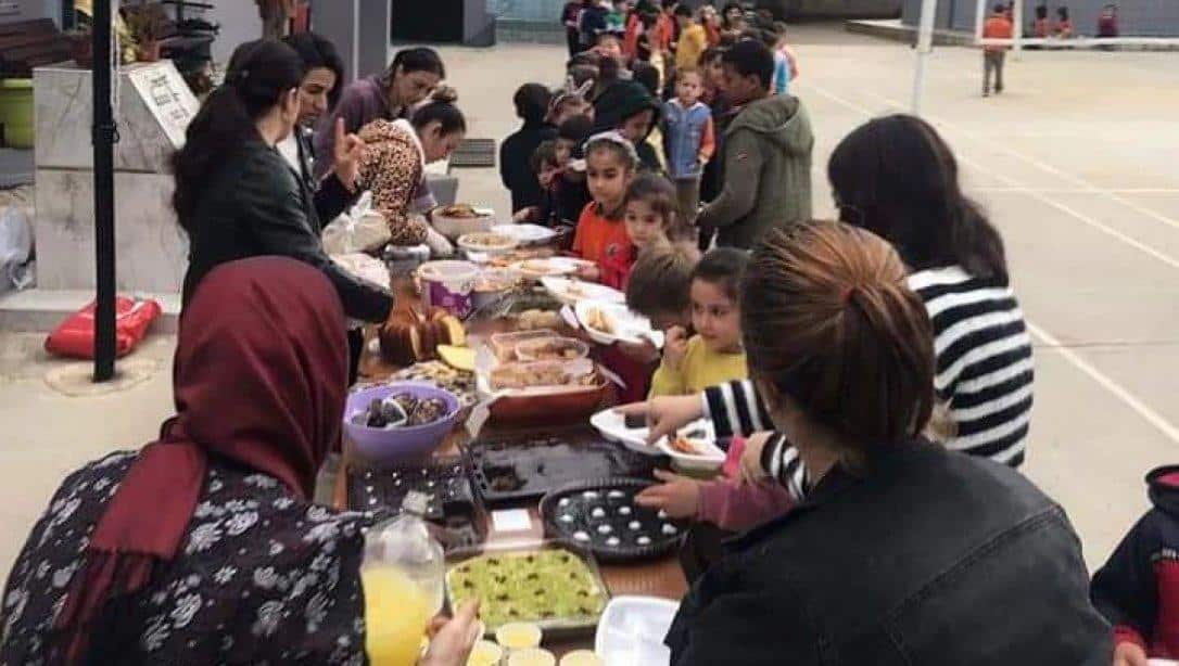 Şehit Er Kamil Alkan İlkokulu ve Ortaokulu'ndan Depremzedelere Kermes Yardımı