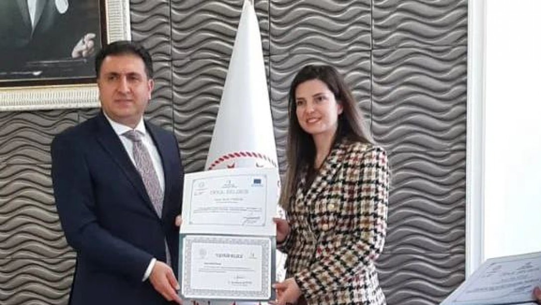 Bekir Girgin İlkokulu'na '2022 eTwining Türkiye özel ödülleri temel eğitim kategorisinde Türkiye 1.liği' Ödülü